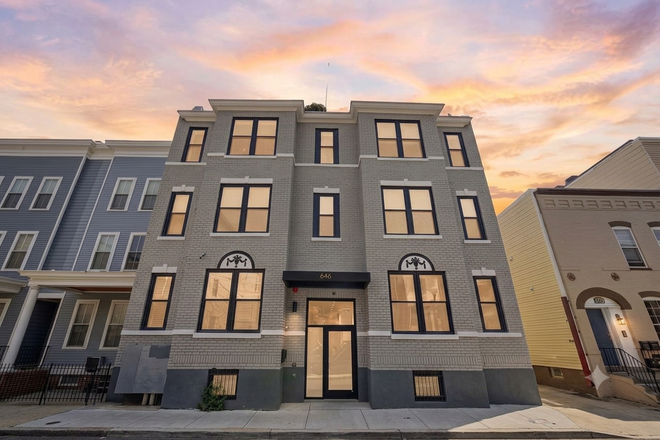 Exterior - Fully Furnished, ALL Utilities Included, and Close to Campus Condo