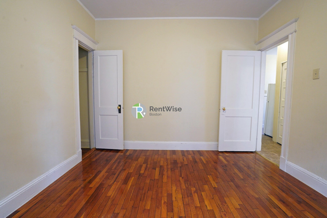 1 - Aug 2026- Allston 1 bed Split. H/HW inc. Easy MBTA, NO FEE! Apartments