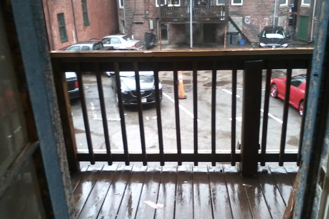 Hub Realty - Fantastic location 2 bedroom split with newly updated kitchen, breakfast bar, private deck, on T Apartments