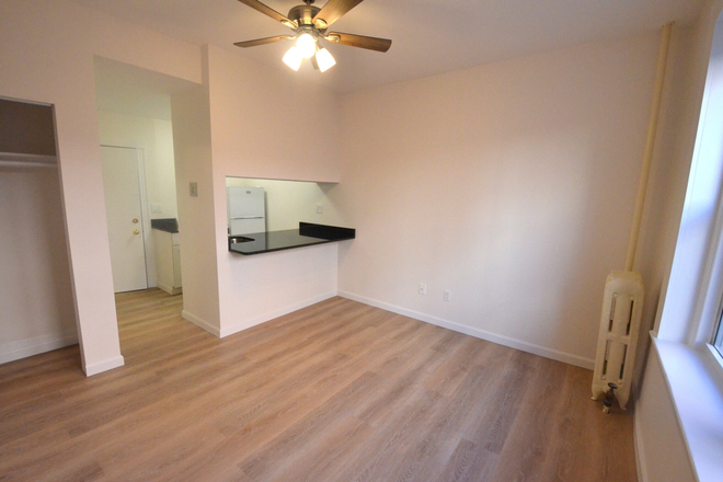 Kitchen - 1 bed SYMPHONY RD - RENT NEGOTIABLE!- H/HW INCLUDED!