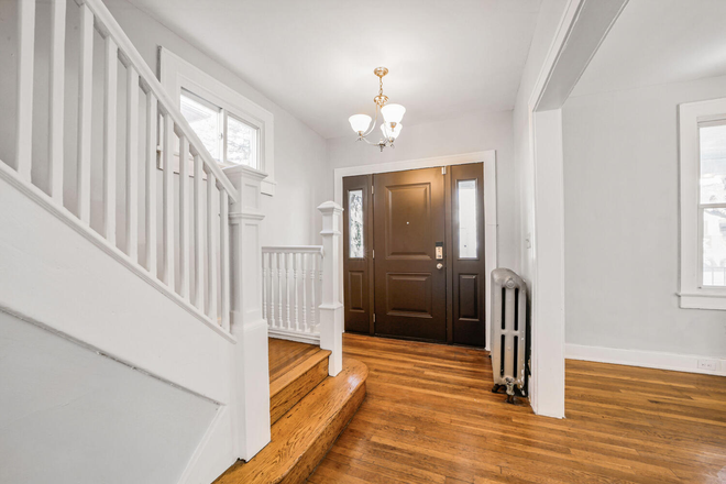 Foyer - Single family detach with plenty of parking (RARE) House