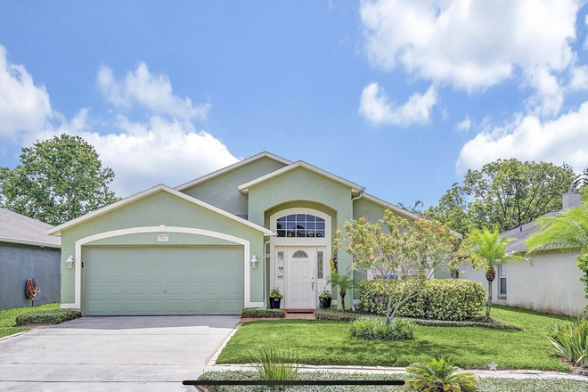 Front View of the House - Room for Rent - 3Bed 2Bath House in Oviedo