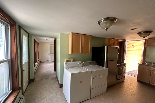 In Unit Washer & Dryer (FREE!) - VLS One Individual Bedroom Avail in Awesome House Share, On River, Walk to Campus