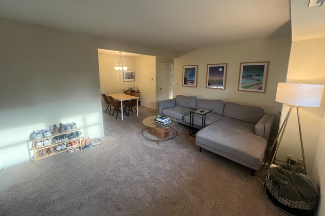 Living room - Ivy Gardens Apartment near Darden and Law School