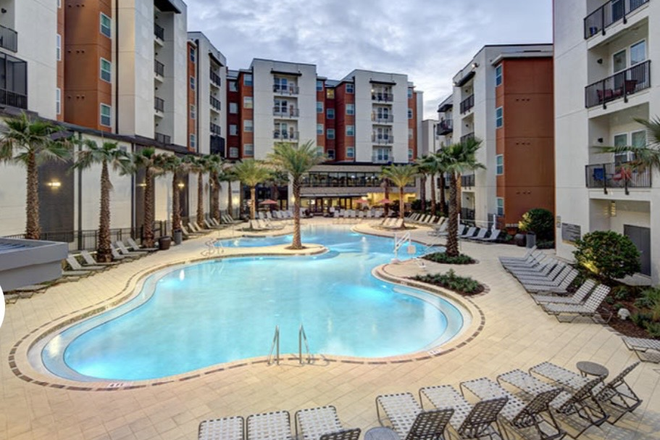 pool - Plaza on University Apartments