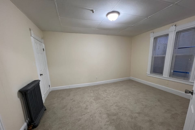 Bedroom - 1bedroom 1bath close distance to Umass Lowell Townhome