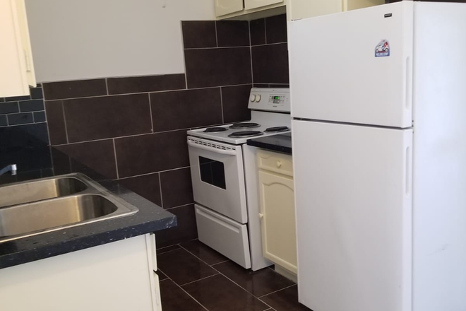 kitchen - Private Room for Rent Close to U campus - 3 blocks Apartments
