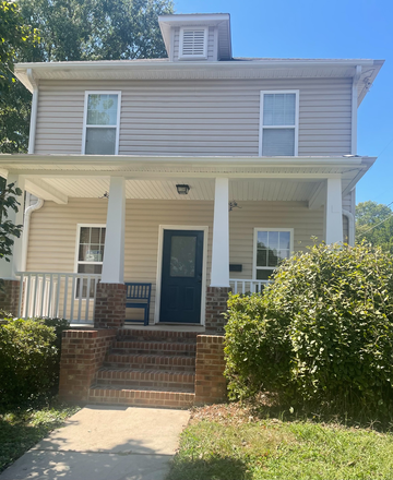 Front - Three-bedroom/2.5 bathroom furnished house for rent near East Campus