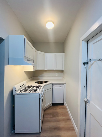 Call NOW for showings! 617-236-8550 - HEMENWAY ST - LARGE 2BR SPLIT FOR 3 PPL IN FENWAY AVAI *1/1/2026* W/ H&HW INC, DW, LNDRY IN BLDNG! Condo