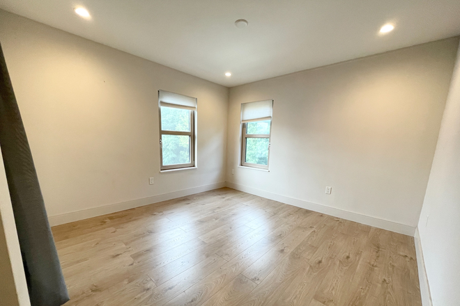 Bedroom - Renovated in an Amazing Location | Stainless | Granite | Hardwood Apartments