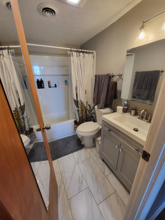 Bathroom - 108 W Nixon St, Apt 2