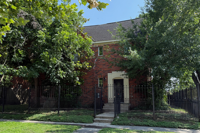 Front of House - Spacious 1,700 sq-ft, duplex upstairs unit close to museums, universities, parks Duplex