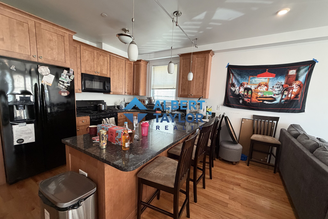 Kitchen - Large 4 Bed 3.5 Bath with Private Basement!! Apartments