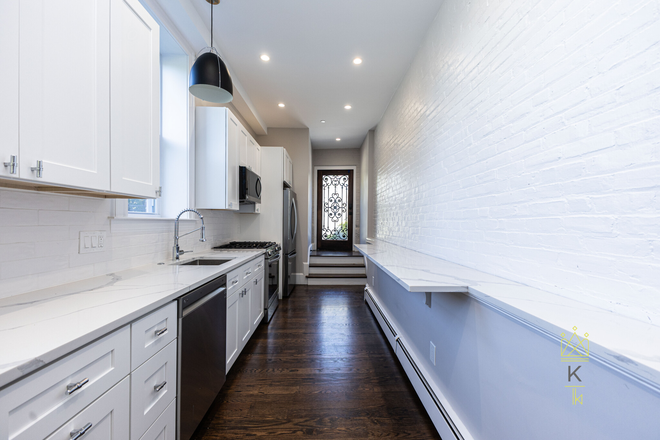 kitchen - Luxury 3 Bed | 2 Bath Apartments