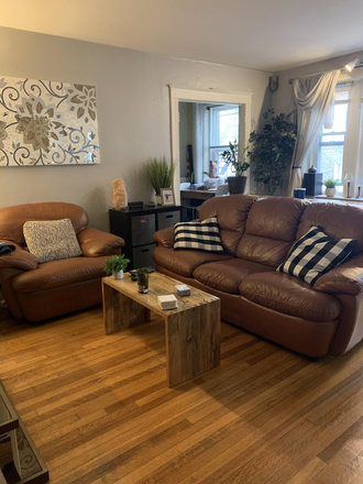 living room - Sunny Brighton 1 bed right on the B line - 9/1 Apartments