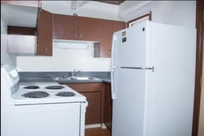 kitchen - Athens Court Private Bedroom in 2Bed/1Bath Apartments