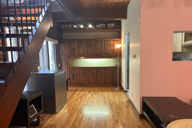 Living Room 02 - Townhome in Lincoln Park Location