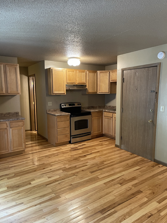 QS - Studio 1 Block from Campus! Awesome Real Wood Floors - Free Internet Apartments