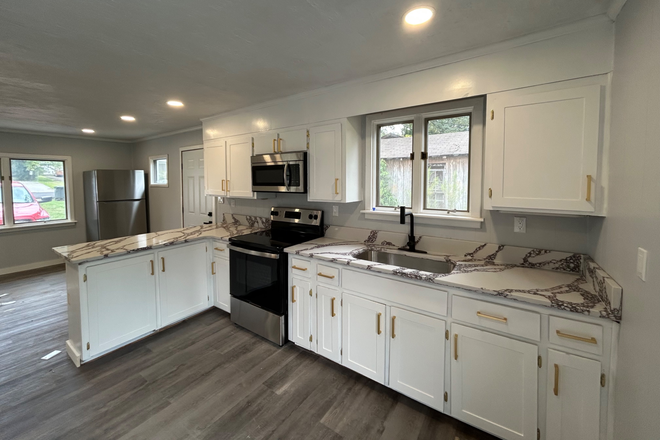Large Kitchen with Quartz Countertops - Large 2BR/2BA Near Campus — Fenced Yard + Driveway Parking+Walking Distance to Park Duplex