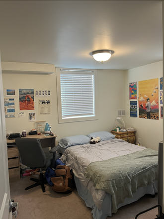 Bedroom - Apartment, 2 min walk from campus on the hill (Spring 2025 Sublease)