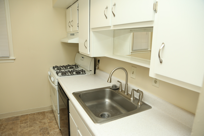 Kitchen - Hessian Hills Apartments