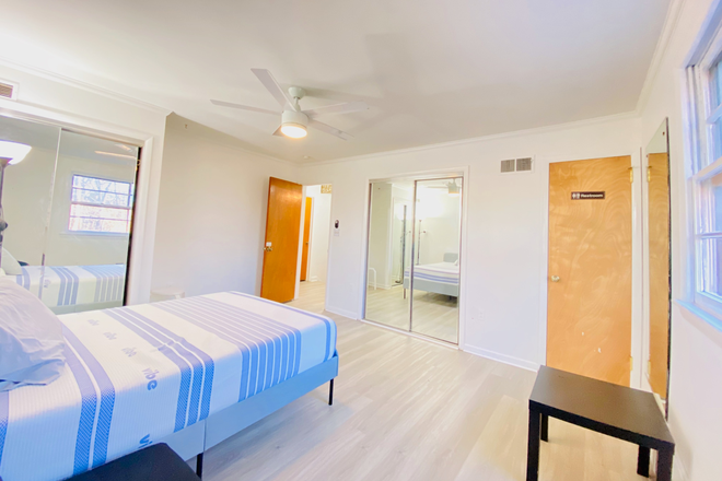 Available: master bedroom ( room 1), private bathroom - Large renovated house, 2 rooms available