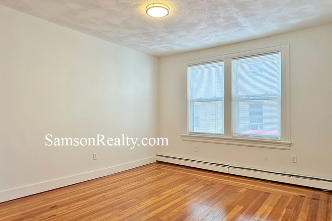 interior - Renovated Apt on Thayer.  4 Beds 2 Baths! SAMSON REALTY 3936