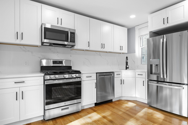 1 - Sept 2026, Gorgeous 3 bed, 2 bath, close to MBTA,  Pet Friendly, No Fee! Apartments