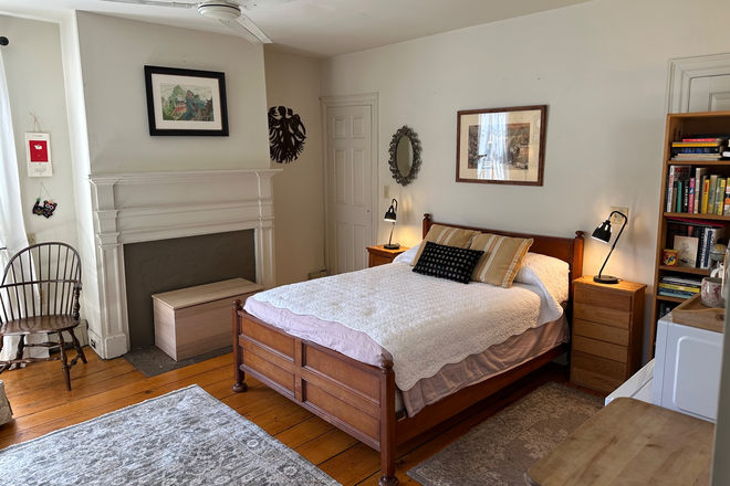 Bedroom - Private historic home