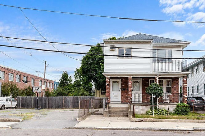 Outside Street View - Apartment for Rent Next to Tufts Science & Technology Building