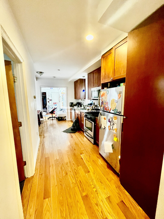 a - 4-Bed in Fenway! Apartments