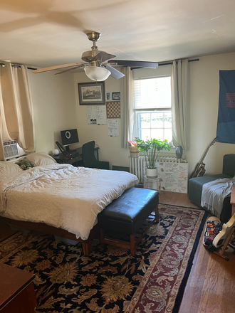 Bedroom for Sublet (Currently Furnished, Option for Unfurnished) - 4 Min Walk to UVA Grounds - Furnished or Unfurnished Private Bedroom - Sublet in Shared House