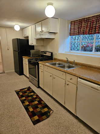 Updated Kitchen Appliances - Private 1 BR Apt Near Clairmont Campus
