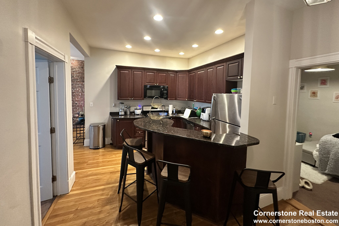 . - 4 bed 2 bath on Hemenway, Heat and hot water included. Apartments