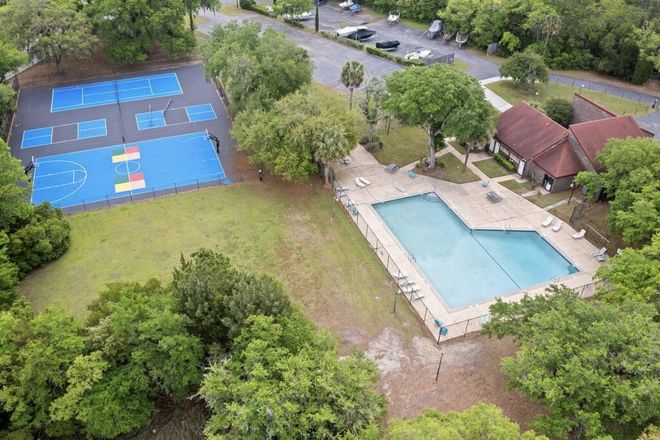 Pool, Courts & Clubhouse - Private Room + Bath | Easy Commute to MUSC Campus Townhome