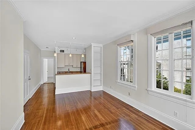 Living Room - St. Charles Avenue 1BR Condo- Close To Tulane and Loyola