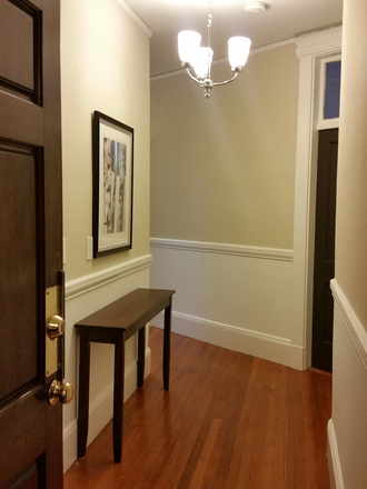 entrance hall - 6/1 OR 9/1-NO rental  FEE- heat+ H2O incl.-fully furnished-stunning! Apartments