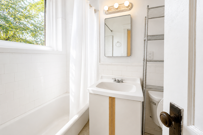 1 - Condo for rent close to BC Shuttle Heat hot water inc private outdoor space 9/1 NO FEE