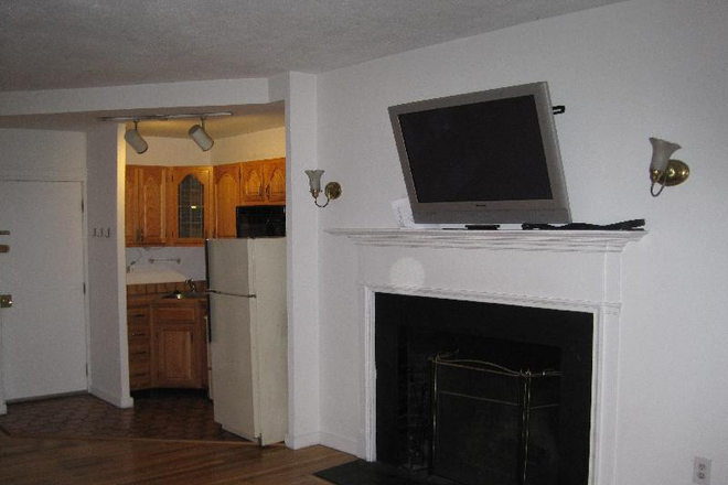 hubrealtyproperties.com - Huge one bedroom condo with updated kitchen and bathroom, in Beacon Hill
