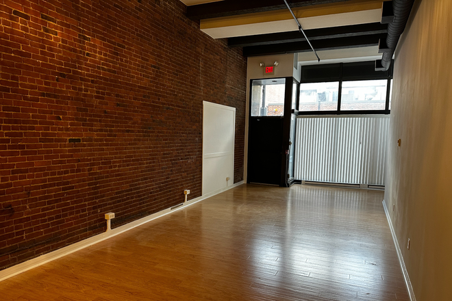 Living Space - Massive 3-Bed, 2-Bath in North End with central air! Apartments