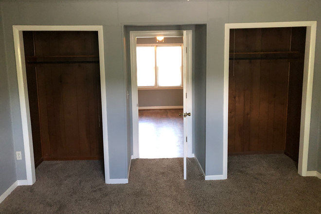 Second large bedroom w/ 2 large closets - Close to LU, shopping; 4 BD; 2 BA; 2 LR; LG DECK; FULL KIT & LAUNDRY; LG YARD & FIREPIT; WE MOW Duplex