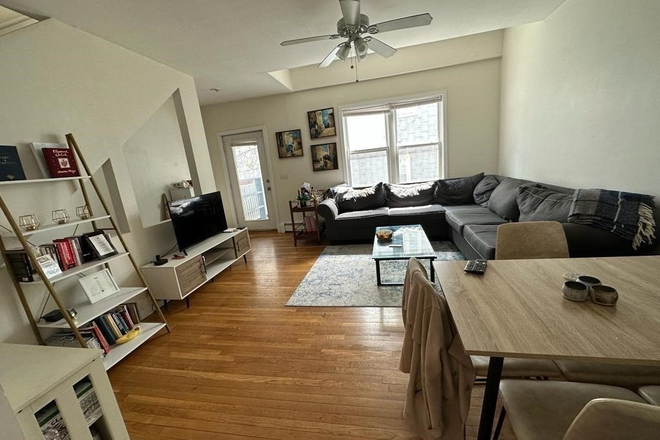 LIVING - 4 BED/2.5 BATH WITH ALL UTILITIES INCLUDED!