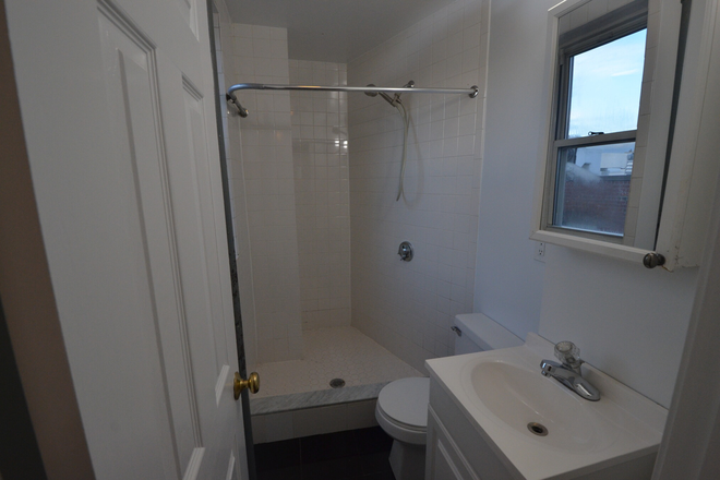 45 - 1 Bedroom Apartment 5 min Walk From Campus !