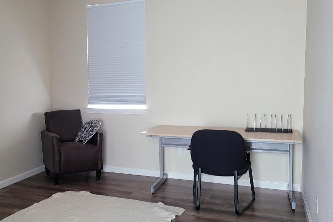 Living Room - Attached Suite close to campus House