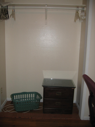 Bedroom - PRIVATE FURNISHED BEDROOM W/SHARED BATH AVAILABLE WALKING DISTANCE TO UCR House