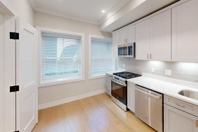 - - 3 beds Downtown Living with Easy Campus Access Apartments