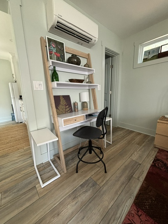 Workspace - Studio Apartment West Ashley- 2 miles from Downtown
