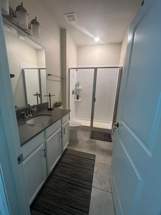 Bathroom - Move-In Ready Furnished 1-Bedroom in Storey Park – Near UCF, Medical City & MCO Apartments