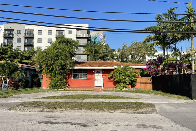 outside street view - Central Location House