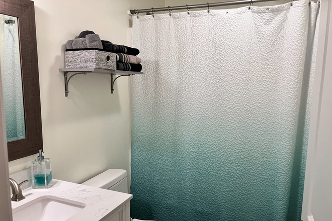 Bathroom - Private, furnished room available. Live with grad students. House